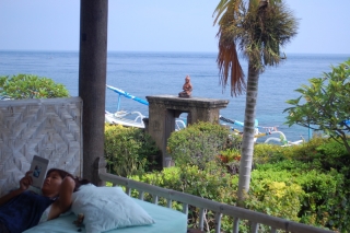 Meditasi felt like a private retreat beside the sea. Sure, the shower was cold, but then the temperature never dropped below hot, hot, hot