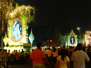 Birthday celebrations for the king!  If Elizabeth II ever came to Bangkok at this time of year, she'd be dead jealous